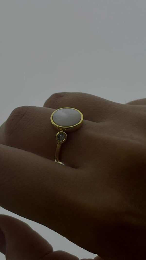 anillo de cuarzo blanco